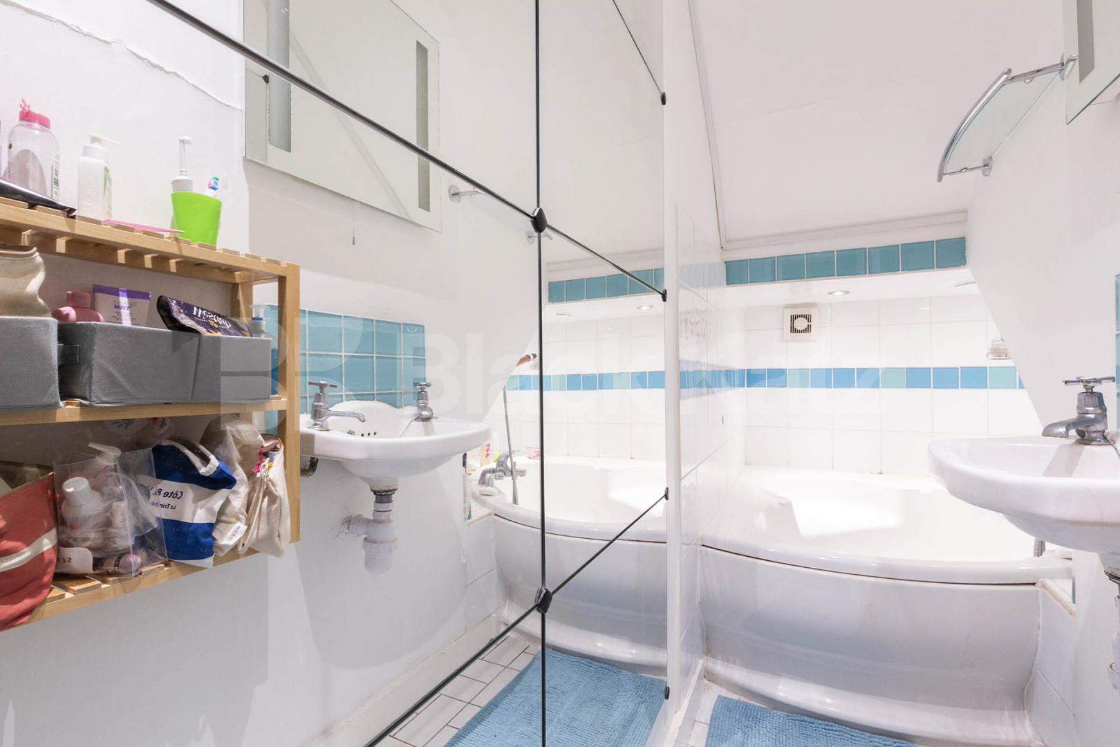 Spacious 2-Bed Flat on Ridge Rd, Crouch End with Stunning Alexandra Views Ridge Road, Crouch End